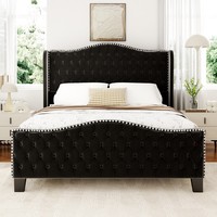 Lit plateforme capitonné de luxe sur mesure avec dossier haut à volants et capitonnage losanges pour mobilier de chambre d'appartement et de villa