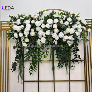 Camino de Mesa Personalizado Hecho a Mano con Rosas Blancas y Hojas Verdes, Decoración Suave para Eventos, Bodas, Cumpleaños y San Valentín - Product Image 2
