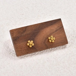 Petites boucles d'oreilles clous en acier inoxydable avec fleurs, couleur or et argent, mini perles, bijoux de piercing pour femmes et filles - Product Image 3
