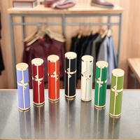 Flacon de parfum miniature rond personnalisable de 5 ml avec couvercle en cuir, pulvérisateur à pompe, revêtement UV, OEM/ODM, portable et rechargeable