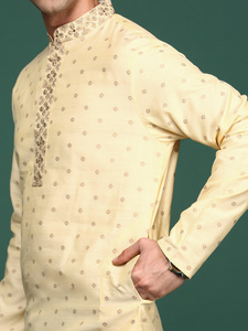 Nouvelle conception de kurta brodée pour femmes, style royal vintage, par Ramas Kurtis, pour les occasions festives et les mariages, séchage rapide, été, Rajasthan - Product Image 5