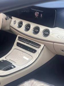 Modificación Interior para Mercedes-Benz Clase E Coupé, Panel de Control Central E260, Película Decorativa de Fibra de Carbono, Acabado en Madera de Álamo - Product Image 1