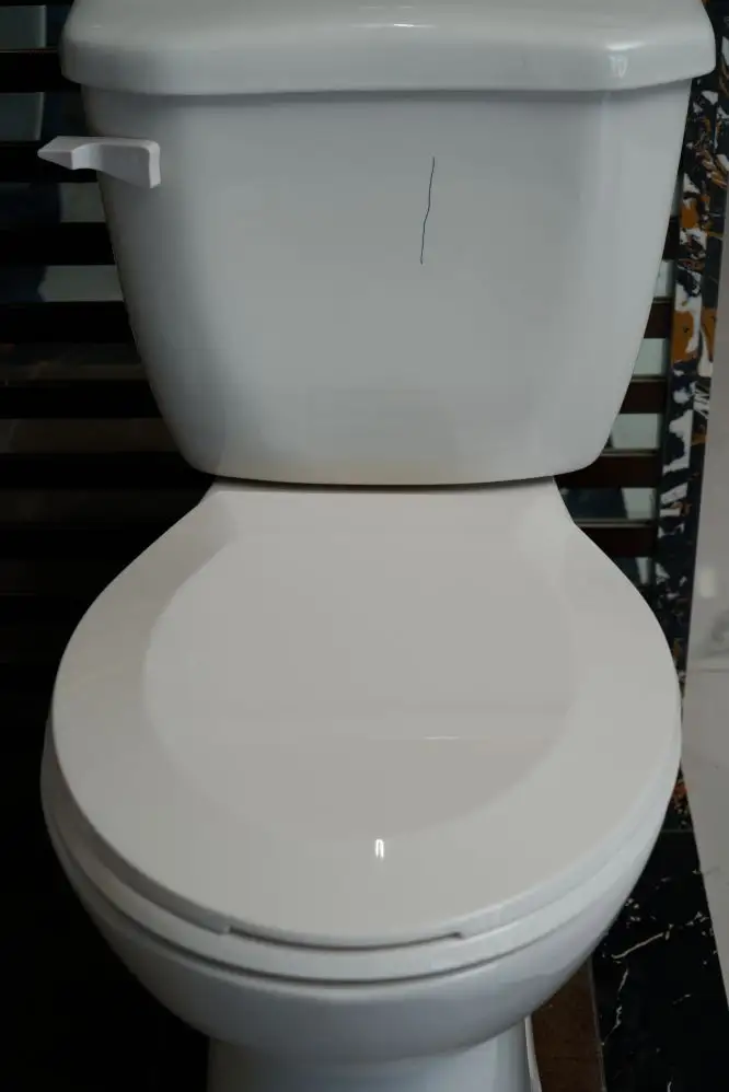 Grosir dukungan murah sanitasi kamar mandi lemari air siphonic dua bagian keramik toilet