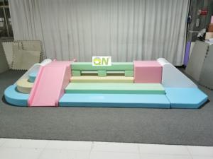 Structure de jeu souple pour enfants sur le thème des macarons, facile <span class=keywords><strong>à</strong></span> assembler et personnalisable, avec piscine <span class=keywords><strong>à</strong></span> balles, équipement de location pour fêtes et divertissement - Product Image 2