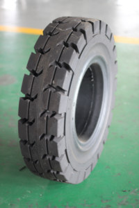 KOBURAブランド高品質ヘビーデューティーソリッドタイヤ8.25-15250-15 8.25-20 9.00-20 12.00-20リム付きフォークリフトソリッドタイヤ - Product Image 6