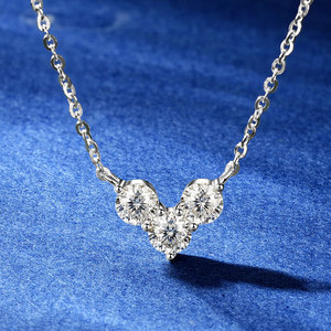 Collar con Colgante de Corazón de Tres Piedras con Diseño de 3 Piedras, Regalo de San Valentín, Plata de Ley 925, Moissanita de 4 mm y 0.30 ct, para Mujer - Product Image 6