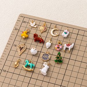 Juego de Dijes de Animales Esmaltados - Latón Chapado en Oro de 18k para Joyería DIY, Lindos Dijes Juguetones con Moneda de la Suerte, Dragón, Perro Salchicha - Product Image 3