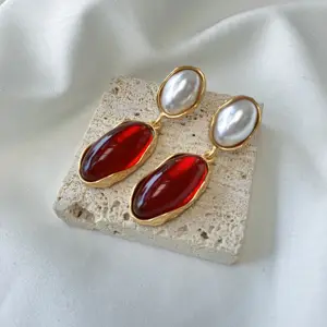 2023 Vintage style Red peal 18K gold plated brass material antique gold plating Small Stud For Women Decoration Earrings
