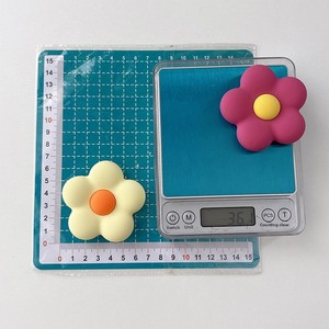 Supporto per Telefono 3D in Silicone a Forma di Fiore, Colore Solido, Design Telescopico, Personalizzabile, Vendita all'Ingrosso, Anelli Portatelefono per Donne - Product Image 4