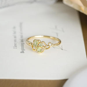 Lucky Guardian Trébol de cuatro hojas Rectángulo redondo Hierba fresca Peridoto verde Piedra preciosa Circón blanco Anillo fino Joyería - Product Image 2