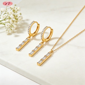 Ensemble collier et boucles d'oreilles en zircon baguette plaqué or 18 carats pour femme, idéal pour mariage, fiançailles, usage quotidien, soirée ou bureau - Product Image 4