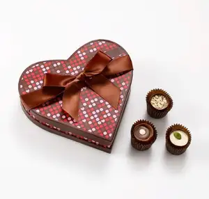Роскошный Пользовательский логотип уф матовый/глянцевый Романтический в форме сердца сюрприз шоколад/чашка торт подарочные коробки с ПВХ окном