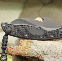 Couteau pliant à lame dentelée, couteau utilitaire pliant, couteau pliant de qualité, couteau pliant en acier inoxydable, lame VG10 premium, manche en ABS