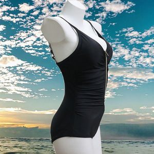 ชุดเดรสคลุมชายหาดลายพิมพ์ขาสูงถักโครเชต์ประดับพู่สำหรับผู้หญิงรุ่นใหม่ปี 2024 พร้อมโลโก้ด้านหน้า - Product Image 2