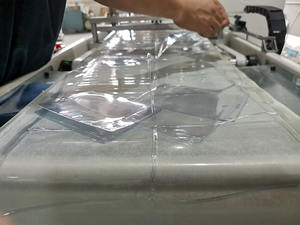 เครื่องผลิตถุงพลาสติกอัตโนมัติเต็มรูปแบบ HF สำหรับถุงพีวีซี/อีวีเอ เครื่องซีลถุงเก็บเลือดหรือถุงเก็บปัสสาวะ - Product Image 6