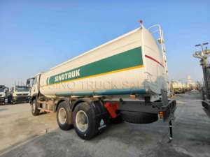 Camion-citerne à bas <span class=keywords><strong>prix</strong></span> 400 CV 25 000 litres SINOTRUK HOWO TX 6x4 25 tonnes Camion-citerne à carburant - Product Image 4
