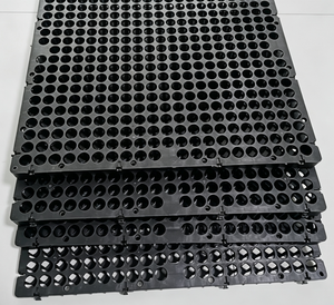 Cubierta Geosintética de Plástico con Celdas de Drenaje en Forma de Panal para Debajo del Césped Sintético, Campos de Fútbol y Campos Deportivos - Product Image 3