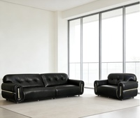 Canapé d'angle en cuir véritable quatre places, style moderne et épuré, avec rembourrage en mousse, design classique et polyvalent, adapté à tous les espaces de vie.