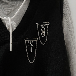 Pin con Colgante de Calavera Gótica y Cruz de Araña para Hombres y Mujeres, Accesorio de Halloween con Personalidad - Product Image 3