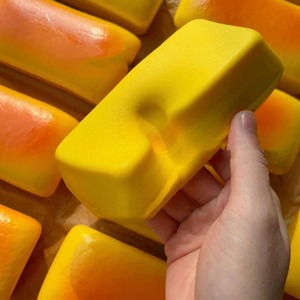 Juguete Blandito de PU con Forma de Ladrillo de Pan Súper Suave y Crujiente, Juguete Antiestrés de Alimentos de Simulación con Rebote Lento y Pegajoso para Niños - Product Image 3