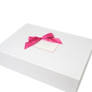 Caja de Regalo Magnética Grande Personalizada, Caja de Regalo Plegable Blanca Clásica para Empacar con Relieve y Laminado Mate - Product Image 1