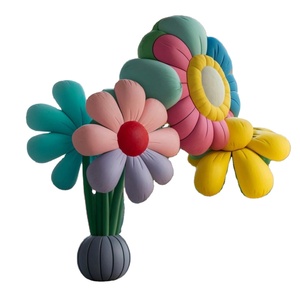 Grande sculpture d'art extérieure personnalisable en fibre de verre, grande statue de fleur peinte - Product Image 1