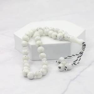 YASEEN Lujoso Tasbih de Resina con Diamantes de Imitación de 12mm y Diseño de Flor de Ciruelo, 33 Elegantes Cuentas de Oración Islámicas Étnicas - Product Image 1
