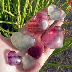 Venta al por Mayor de Corazones Tallados en Fluorita Natural, Gemas Pulimentadas, Artesanías de Cristal de Cuarzo para Decoración Fengshui - Product Image 4