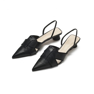 Nuovo arrivo tessuto personalizzato <span class=keywords><strong>da</strong></span> donna scivola <span class=keywords><strong>scarpe</strong></span> <span class=keywords><strong>basse</strong></span> eleganti a punta <span class=keywords><strong>da</strong></span> donna con tacco basso in PVC sole matrimoni estivi - Product Image 2