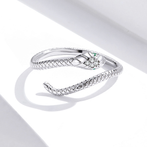 Anillo en forma de serpiente chapado en oro rosa con incrustaciones de diamantes y esmeraldas, estilo vintage, joyería de moda unisex, regalo para uso diario. - Product Image 2