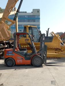 Vente flash : Chariot élévateur d'occasion HELI 30 pour travaux de terrassement - Product Image 3