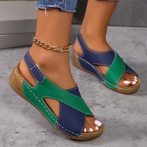 2024 mùa hè mới dày đế Peep-Toe màu khối Giày nữ kích thước lớn Velcro rỗng bãi biển dép - Product Image 3