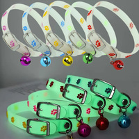 Collier fluorescent en silicone pour chat et chien avec empreinte de patte et clochettes