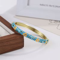 Bracelet manchette multicolore en émail cloisonné avec strass floraux, jonc ouvert à ressort intérieur doré, accessoires de costume ethnique pour femmes