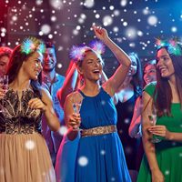 Serre-tête Lumineux à Oreilles de Chat en Guirlande Scintillante avec Pompons pour Noël, Pâques et Remise de Diplôme