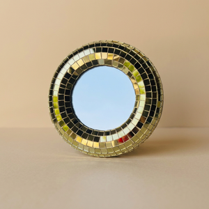 Miroir décoratif compact en verre craquelé fait main de 6 pouces, style Art Déco mosaïque, pour la décoration intérieure de petits espaces - Product Image 1