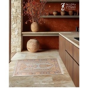 Alfombra de Oración Musulmana de Seda Janamaz, Calidad de Exportación, Diseño Sagrado, Cómoda, para Hombres y Mujeres, Disponible para la Venta - Product Image 3