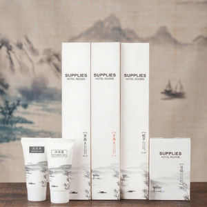 पर्यावरण के अनुकूल डिस्पोजेबल लक्जरी 3-5 स्टार होटल गेस्टरूम सुविधाओं किट चीनी स्याही-वॉश डिजाइन शैम्पू टूथब्रश अनुकूलित - Product Image 1