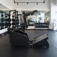 Appareil de musculation commercial Xinrui pour squats ciblant les quadriceps (avant de la cuisse) et les fessiers.