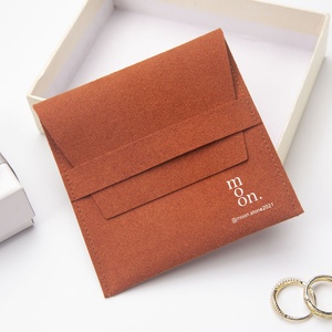 Enveloppe en velours élégante pour bijoux Pochette en daim microfibre avec logo personnalisé pour bagues boucles d'oreilles colliers Emballage élégant pour bijoux - Product Image 3