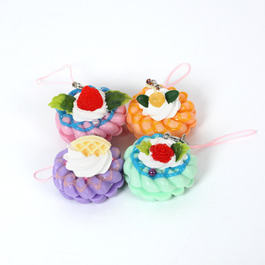 Modelos de donuts rellenos de crema de PVC, llaveros y colgantes para bolsos con forma de pastel realista multicolor. - Product Image 5
