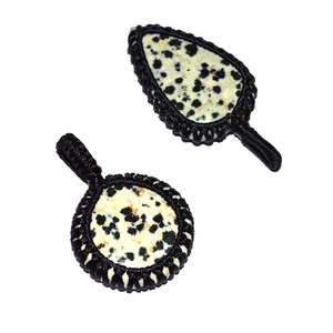 Dálmata de piedra de curación de colgantes - Product Image 1