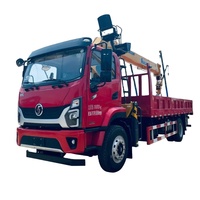 Grue montée sur camion Shacman 4*2, moteur Yuchai 240HP, flèche à 5 sections de 10 tonnes pour levage en usine minière