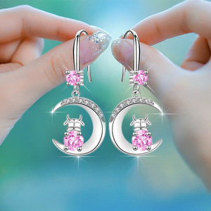 Orecchini Pendenti Creativi a Forma di Bue e Luna per Donne, Design Elegante a Goccia, Gioielli alla Moda, Regalo Portafortuna - Product Image 2