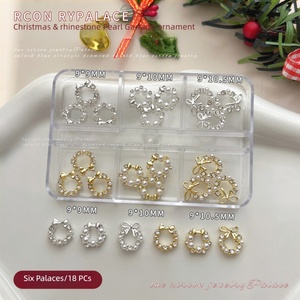 Set de Accesorios para Uñas con Diseño de Corona Navideña de 6 Rejillas, Superventas y Novedoso, Decoración de Uñas DIY con Diamantes de Aleación 3D y Perlas - Product Image 5