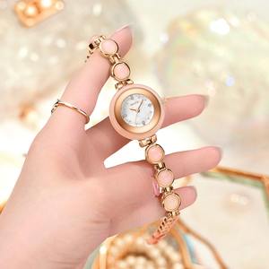 นาฬิกาควอตซ์สำหรับผู้หญิงหรูหราแบบย้อนยุคเคสอัลลอยหรูหราพร้อมสายรัดกระจกประดับพลอยเทียมสำหรับธุรกิจกีฬา - Product Image 5