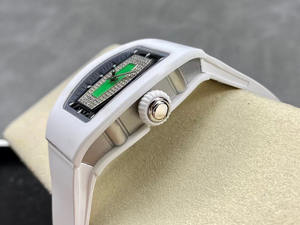 Emergiendo de Forma Inesperada como Estrella del Mundo Online, un Modelo de Celebridad con un Reloj Mecánico de Movimiento Especialmente Personalizado - Product Image 4