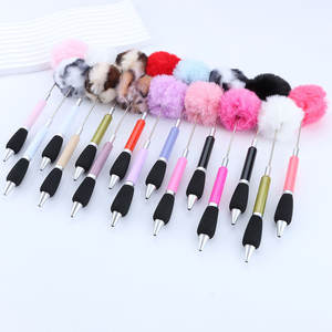 Promoción logotipo personalizado lindo corazón femenino peludo bolígrafo de plástico DIY para bolígrafo con cuentas para regalos de bienvenida - Product Image 3
