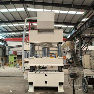 Presse hydraulique à quatre colonnes 200T pour la fabrication de quincaillerie et d'articles de cuisine - Estampage et formage de tôles - Product Image 4