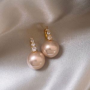 Pendientes de Mariposa con Perlas Blancas de Circonio para Mujer, Chapados en Oro de 18K, Ecológicos, Románticos, Elegantes, Joyería de Cristal Redondo - Product Image 5